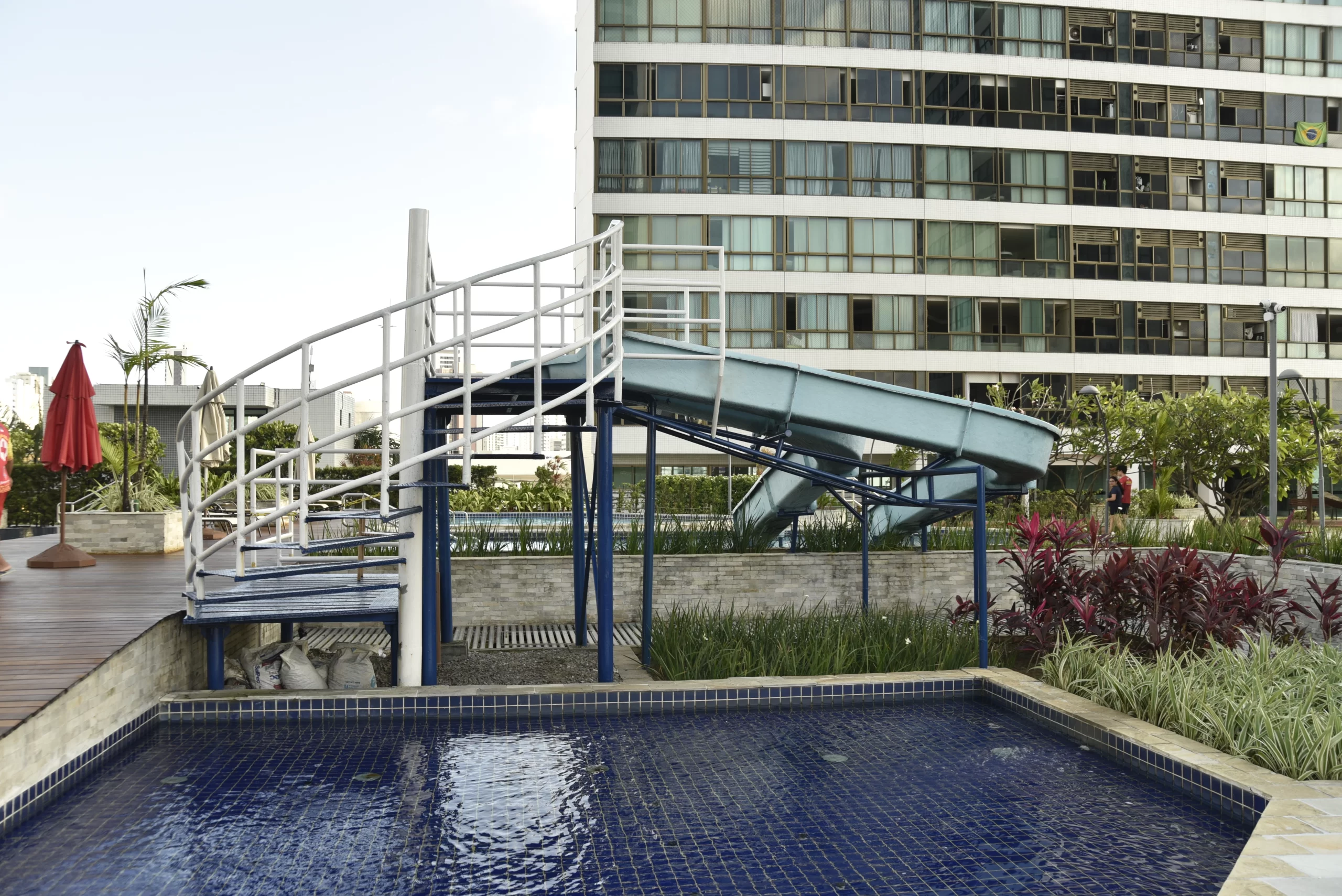 PISCINA-TOBOGAN-V2